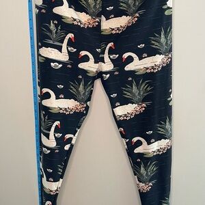 LuLaRoe Black Swan Print Leggings